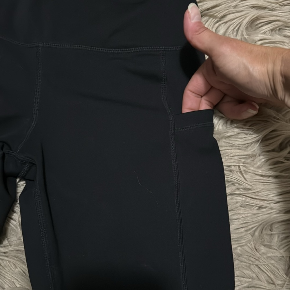 NWOT Yogalicious Capri Tights-Sz M-Lux Style-Side Hip Pockets-Black - Picture 4 of 13